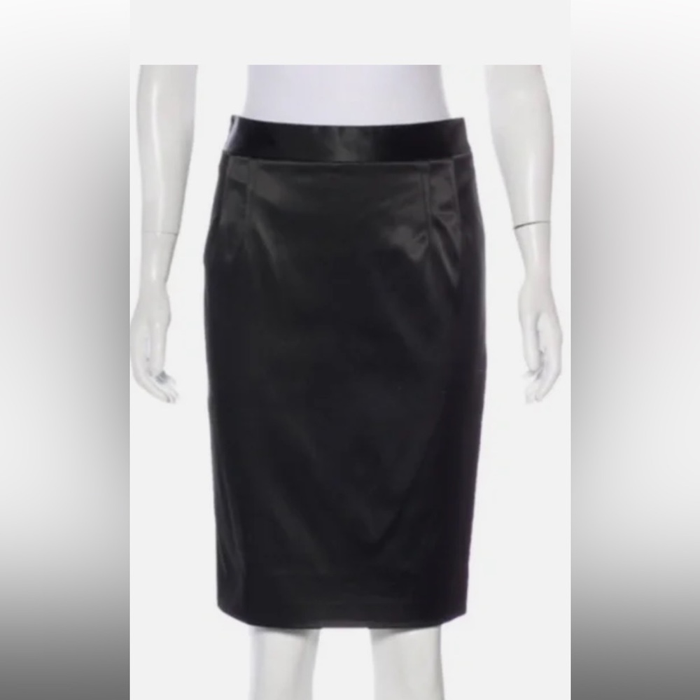 Dolce & Gabana satin pencil skirt with slit. Leopard interior detail. NWOT